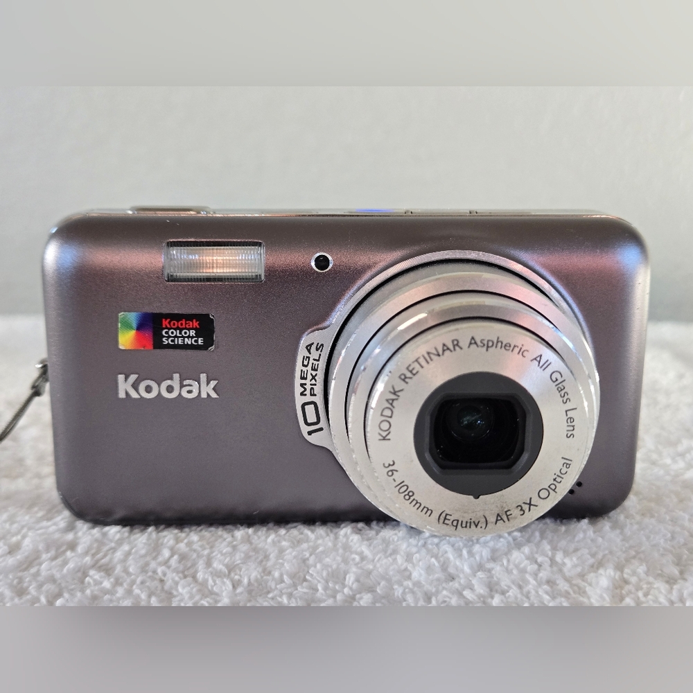 Kodak EasyShare V1003 Camera 10 MP Digital 3X Zoom LCD SD Card Battery *Tested*